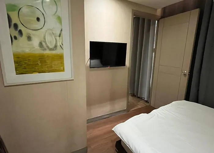 The Serenity Tower 90bb * Manila